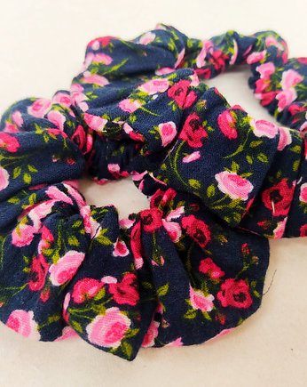 Muślinowa gumka scrunchie w drobne kwiatki, beautifulthings