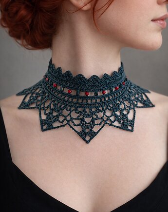 Koronkowy choker jagody w lesie, Księżycowa ćma