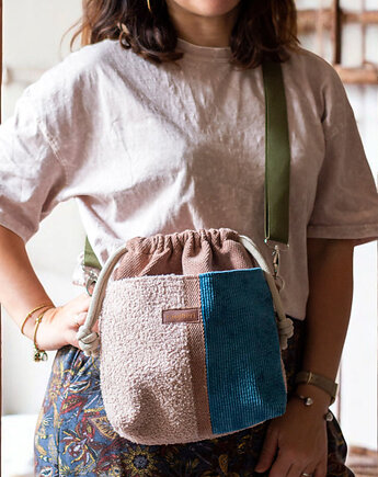 Różowa listonoszka z kominem patchwork, raspberi