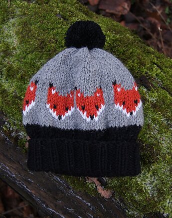 Zimowa czapka na drutach w lisy ze 100% miękkiej wełny, czarna, cosy creation