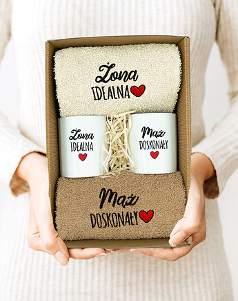 Prezent na ślub zestaw ręczników i kubków  Żona Idealna Mąż Doskonały, DESION