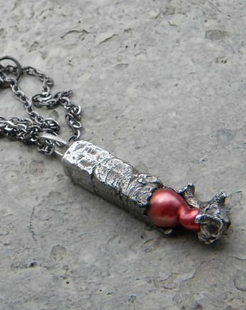 Kloc z  czerwoną perłą  - naszyjnik, Beata Trotter