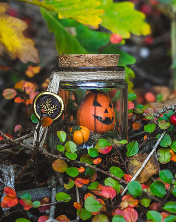 Słoik z Dynią na Halloween, Nest of Bones
