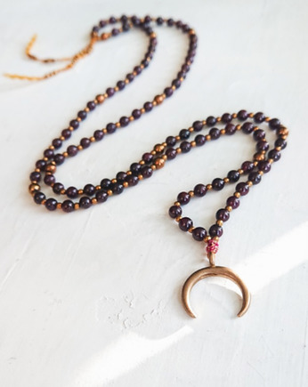 GYPSY MOON naszyjnik mala z Granatem * księżyc, NOMAD ACCESSORIES