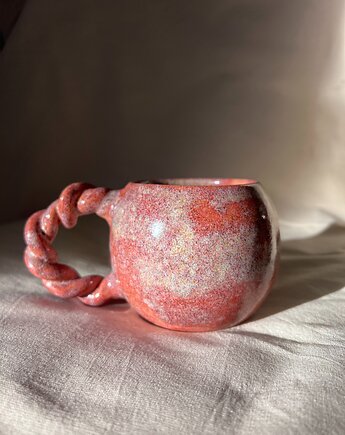 Kubek ceramiczny różowy - zakręcone uszko, szkliwiona_art