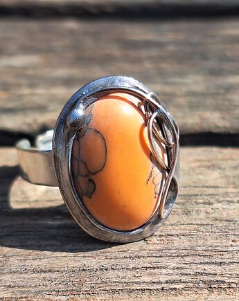 Pomarańczko - pierścionek regulowany, po drugiej stronie lustra