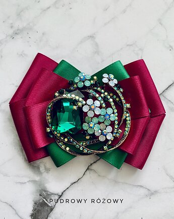 Brosza z zielonym kryształem oplątanym kwiatkami NEW, Pudrowy Różowy