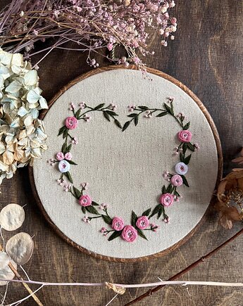 Ręcznie haftowany obrazek "Serce z róż", ReinerArt