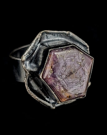 Pierścionek Surowe piękno rubinu, Pracownia Neores