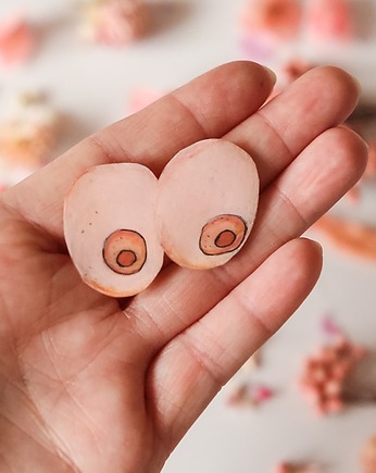 Komplet przypinek boobies, Pintura