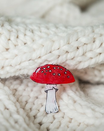 Przypinka z czerwonym muchomorem, Pintura