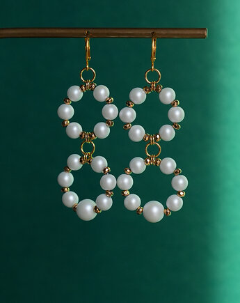 Długie białe kolczyki z satynowymi perłami ceramicznymi