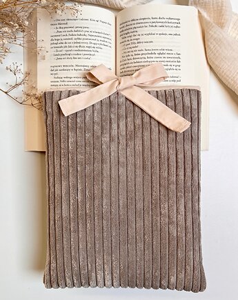 Minimalistyczne, sztruksowe etui na książkę z kokardą, Gucia Design