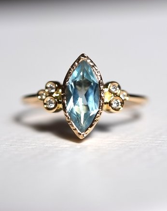 Pierścionek zaręczynowy z błękitnym topazem i brylantami dla ukochanej, OSOBY - Prezent dla babci