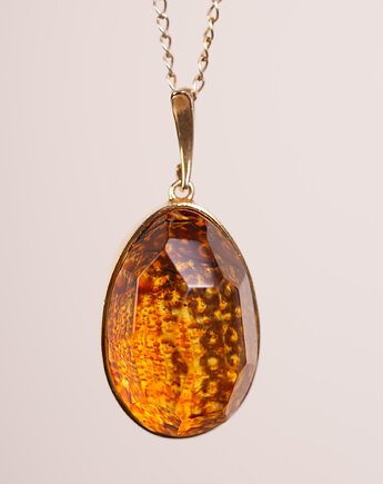 Pozłacany wisiorek z bursztynem bałtyckim