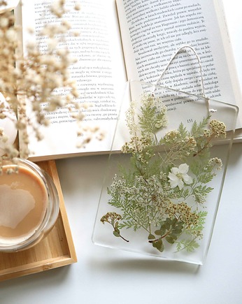 Obrazek z suszonymi, białymi kwiatami w żywicy, Floral Home