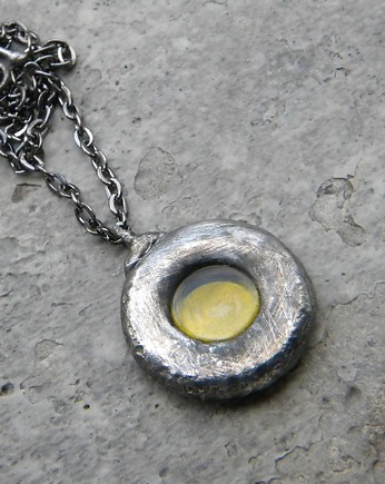 Ring  - żółty  środek - naszyjnik, Beata Trotter
