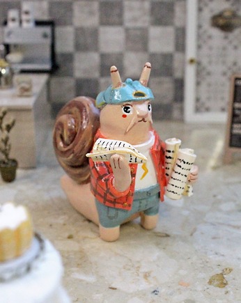 Ślimak gazeciarz, Qletta Clay