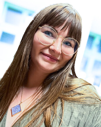 Delikatny naszyjnik z żywicy z niezapominajkami, So Jewelry