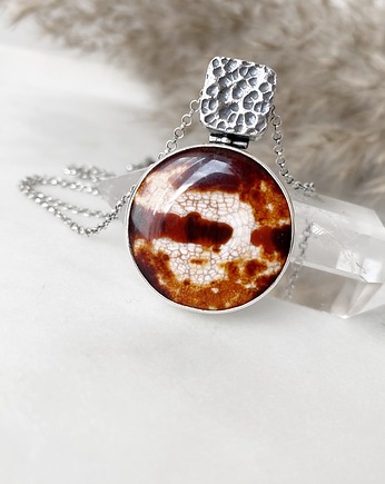 Surowa geometria - srebrny naszyjnik z agatem.