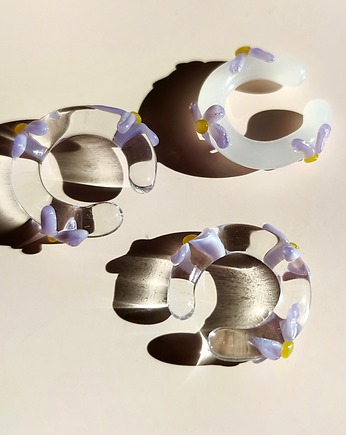 Szklana nausznica z fioletowym kwiatem "Sweets", Joanna Muzyka Studio