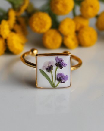 Kwiatowa łąka pierścionek kwadratowy z suszonymi kwiatami smagliczka, zkwiatem