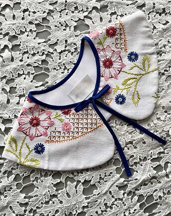 Kołnierzyk Tekla, Prześwity