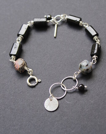 Bransoletka Czarny turmalin w towarzystwie, fado