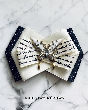 Brosza Black & White z cudownym Motylem  NEW, Pudrowy Różowy