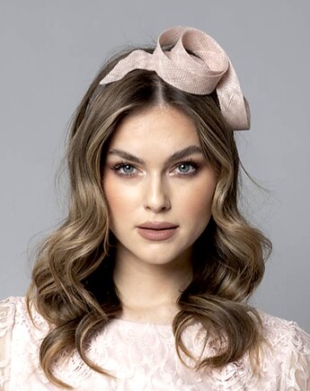 Fascynator Melody PUDROWY RÓŻ /oraz inne kolory, MONIKA SAXTON LUXURIOUS MILLINERY