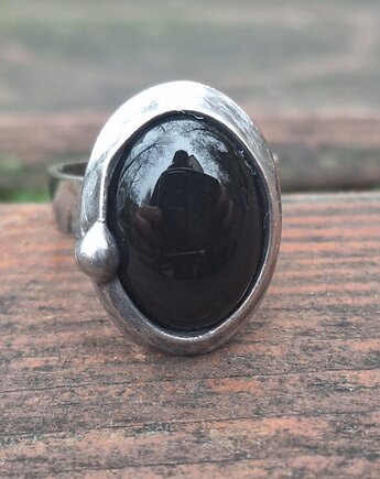 Onyks - pierścionek regulowany, po drugiej stronie lustra