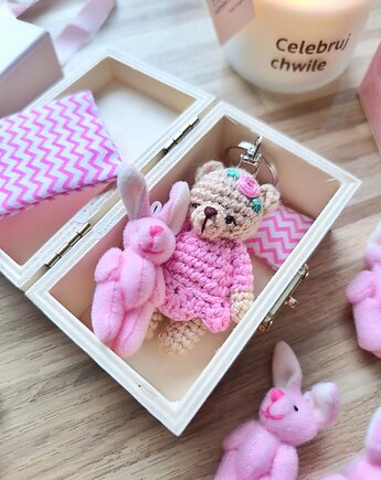 Breloczek Miś Różyczka brelok zestaw szkatułka, króliczek i pościel, Moremi Dolls