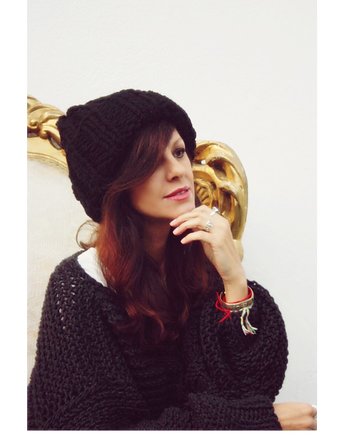 Czarna czapka beanie handmade z wełną, Mademoiselle Patrini