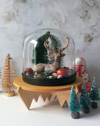 Świąteczny renifer z choinkami w szklanej kopule, Pani Plecionka