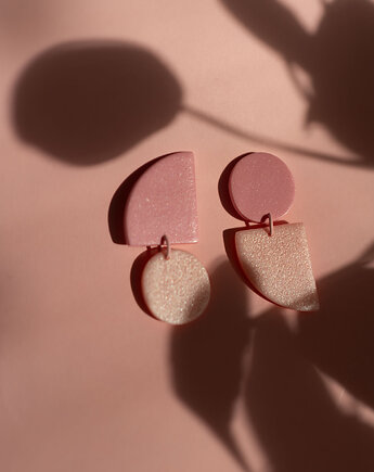 Wiszące asymetryczne sztyfty, Dwie Gliny