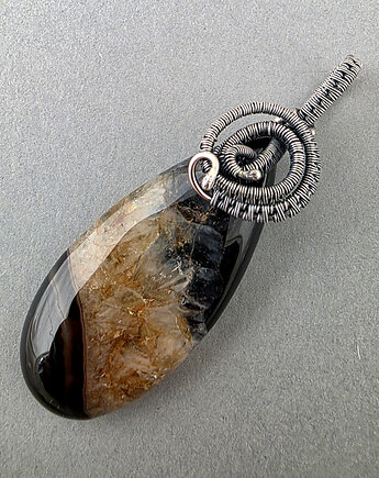 Fenya - wisiorek z agatem i oksydowanym srebrem, wire wrapping, Anna Mroczek