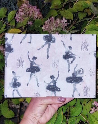 Album na zdjęcia Dziewczyna w tańcu 15x23 cm z przekładkami, Pracownia Introligator Gliwice