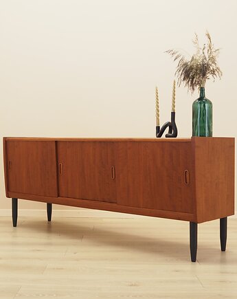 Sideboard tekowy z lat 70. z drzwiami przesuwnymi, Dania, Przetwory design