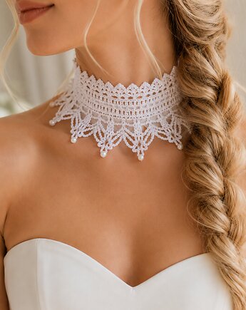 Biały koronkowy choker z koraliczkami, Księżycowa ćma