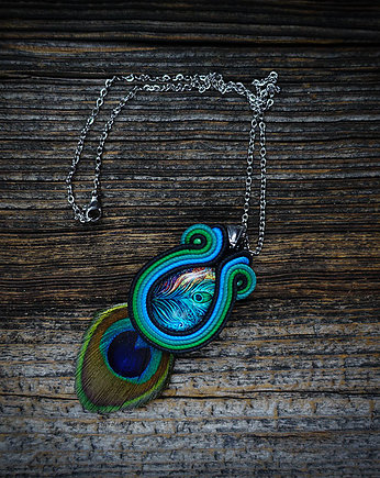 Peacock eye- wisior soutache z piórami, Mró Soutache