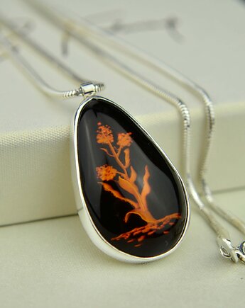 Naszyjnik z rzeźbionym bursztynem: motyw roślinny, Barbara Fedorczyk