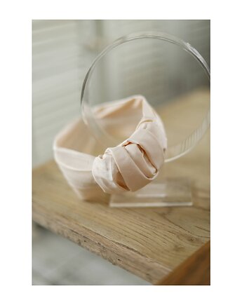 Opaska z jedwabiu, Celina Parysów