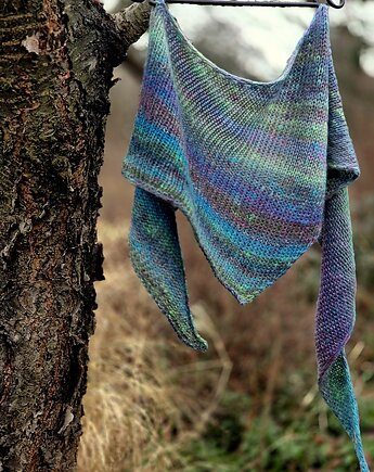 Nakrapiana fiołkami  / asymetryczna chustka, agat handmade