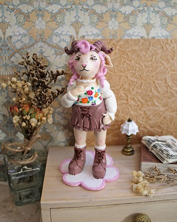 Owieczka Leila, Qletta Clay