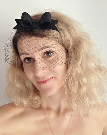 Fascynator  czarny elegancki z woalką, Made by Joan
