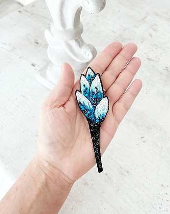 Broszka KWIAT 23 ręcznie haftowana przypinka z koralikami, HAART