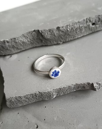 Pierścionek Bolesławiec z łapką srebrny, biżuteria z talerzy