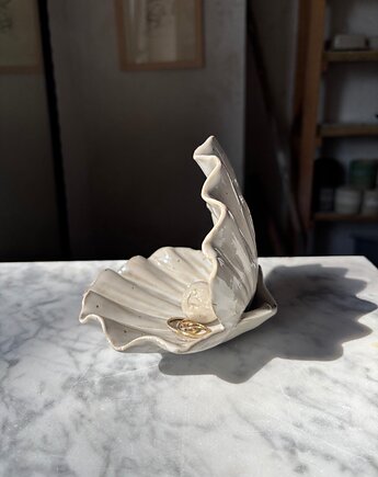 Perłowa muszla na biżuterię ceramiczna podstawka muszelka handmade, Maison Fragile