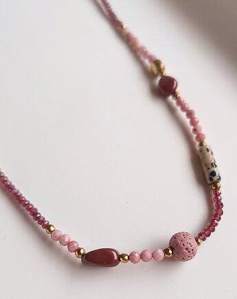 Rebel- naszyjnik, Emilia Rabenda