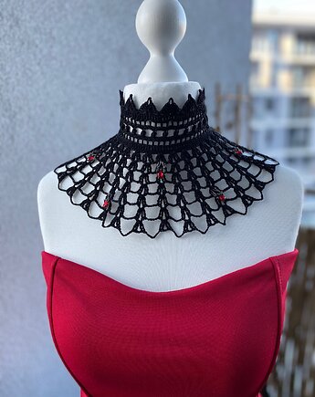 Gotycki naszyjnik koronkowy Spider, Księżycowa ćma